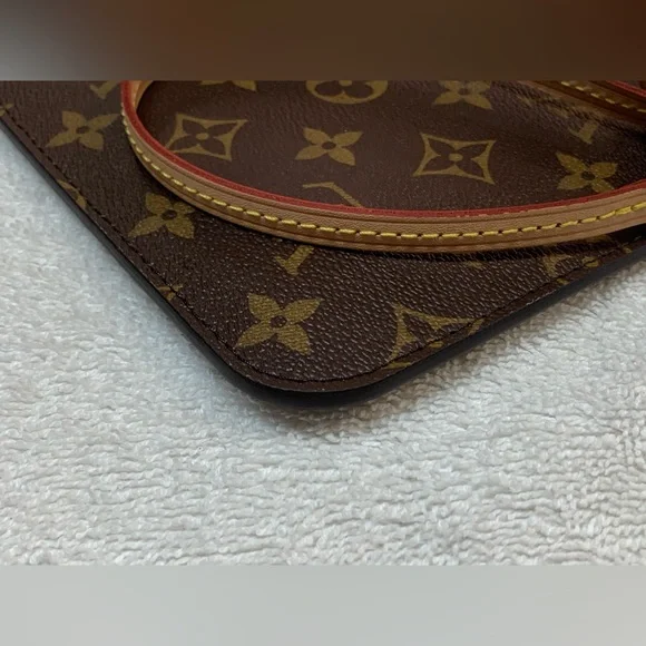 Louis Vuitton Monogram Neverfull Pochette Bag - Picture 6 of 16